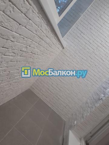 Отделка балкона декоративным камнем