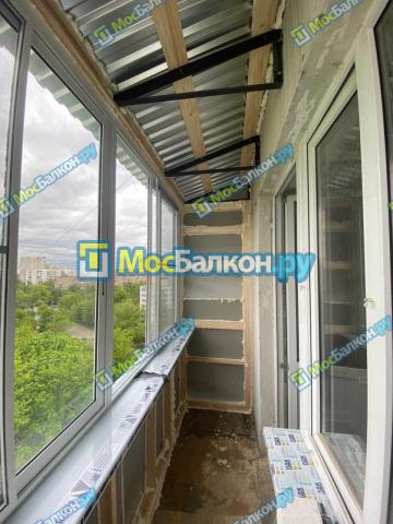 Алюминиевое остекление на последнем этаже с крышей