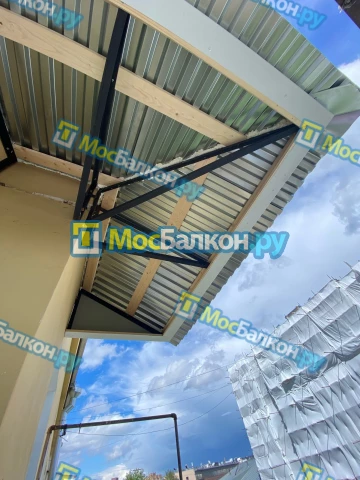 Крыша на балконе в Реутове монтаж и ремонт по выгодной цене от МосБалкон