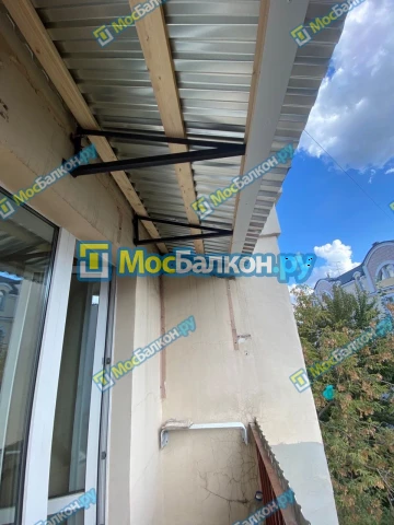 Крыша на балконе в Реутове монтаж и ремонт по выгодной цене от МосБалкон