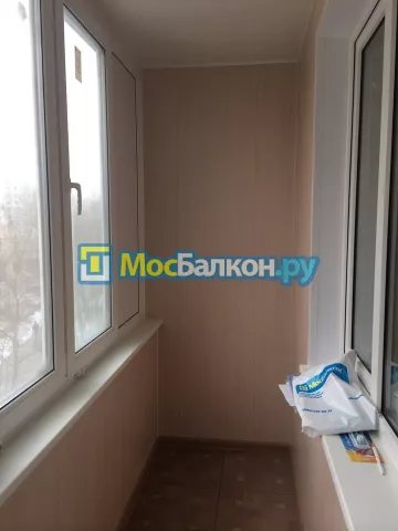Отделка балкона и лоджии пластиковыми ПВХ панелями в Реутове от компании МосБалкон