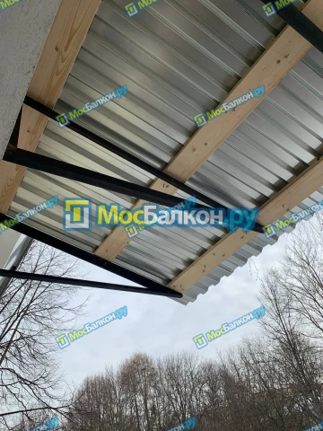 Крыша на балконе в Реутове монтаж и ремонт по выгодной цене от МосБалкон