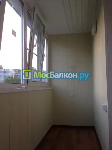 Отделка балкона и лоджии пластиковыми ПВХ панелями в Реутове от компании МосБалкон