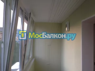 Отделка балкона и лоджии пластиковыми ПВХ панелями в Реутове от компании МосБалкон