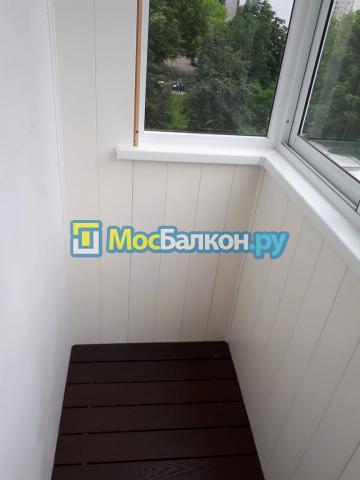 Остекление и отделка лоджии деревом