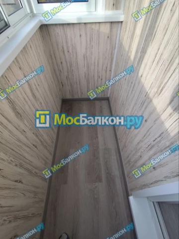 Отделка балкона и лоджии пластиковыми ПВХ панелями в Реутове от компании МосБалкон