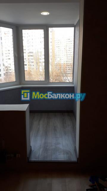 Остекление балкона с утеплением и отделкой +  покраской стен