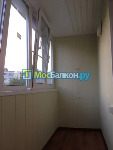 Отделка балкона и лоджии пластиковыми ПВХ панелями в Реутове от компании МосБалкон