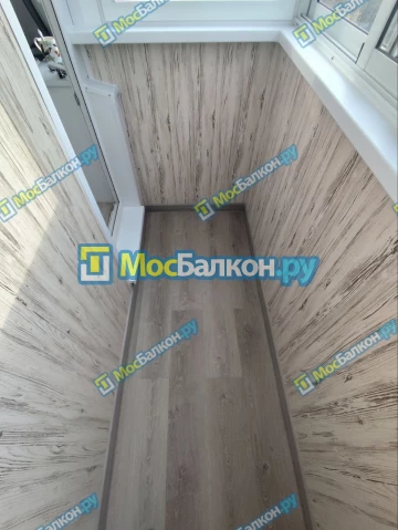 Отделка балкона и лоджии пластиковыми ПВХ панелями в Реутове от компании МосБалкон