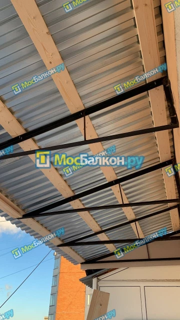 Крыша на балконе в Реутове монтаж и ремонт по выгодной цене от МосБалкон