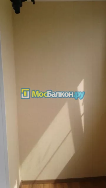 Отделка балкона и лоджии пластиковыми ПВХ панелями в Реутове от компании МосБалкон